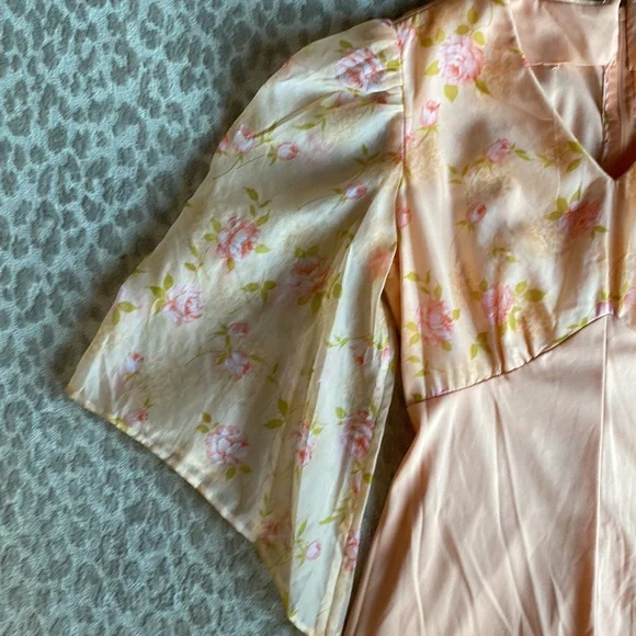 Vintage Handmade Peach-colored V-neck Maxi Dress with Bell Sleeves, size S - Picture 4 of 8